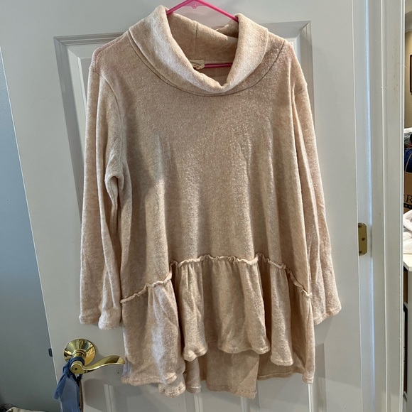 Vestique Women’s Sweater - Picture 1 of 3